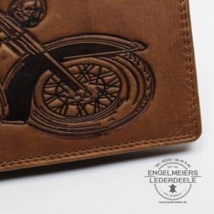 Hill Burry Motorrad Portemonnaie. Geldbörse für Herren im Querformat. Bikerbörse in braun. Rindleder Riegelbörse, Kombibörse. Lederwaren Ostwestfalen. Lederdeele aus Delbrück. Ansicht Detailaufnahme