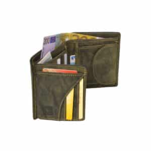 Greenburry Geldbörse Wildschwein Hochformat aus der Vintage Hunting Kollektion. Portemonnaie mit Motiv auf der Vorderseite, Wildschwein. Für Jäger. Naturbelassenes Rindleder, unsed Look. Farbe grün, Waldgrün, slow Fashion. Lederwaren Ostwestfalen, Lederdeele Delbrück Paderborn. Ansicht Kartenfächer
