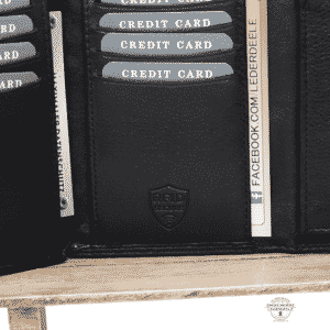Basic Portemonnaie RFID Hochformat Jockey Club schwarz Detailaufnahme