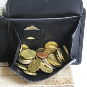 Basic Portemonnaie RFID Querformat Jockey Club schwarz Detailaufnahme