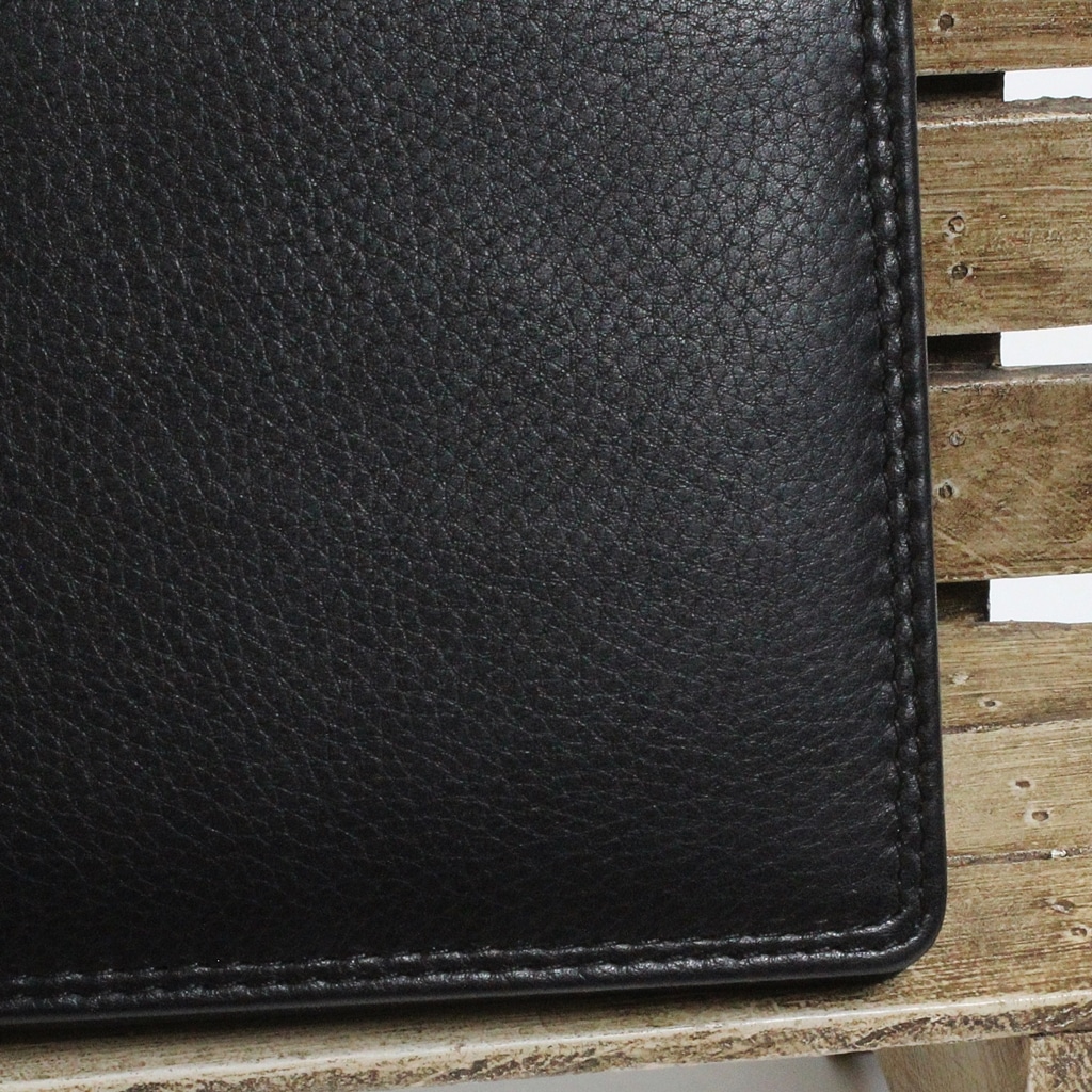 Basic Portemonnaie RFID Querformat Jockey Club schwarz Detailaufnahme