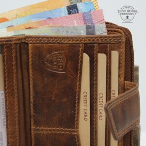 Damenbörse Schmetterling midi Jockey Club cognac Detailaufnahme