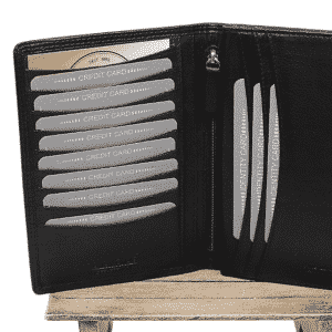Ausweisetui Brieftasche Jockey Club schwarz Detailaufnahme