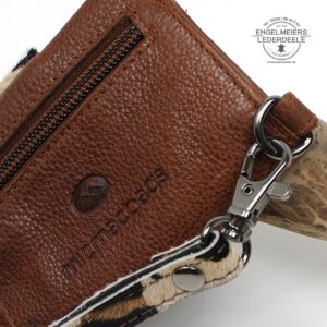 Leder Portemonnaie Wildlife von micmacbags. Damen Geldbörse aus Rindleder mit Animal Print Magnetverschluss. Detailansicht
