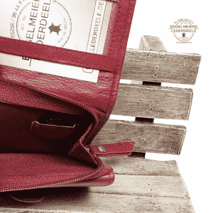 kleines Leder Portemonnaie RFID mit Gürtelschlaufe von Jockey Club. Geldbörse für die Hosentasche, auch als Kinder Portemonnaie geeignet, mit Kartenfach; Produktansicht innen