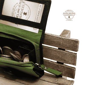 kleines Leder Portemonnaie RFID mit Gürtelschlaufe von Jockey Club. Geldbörse für die Hosentasche, auch als Kinder Portemonnaie geeignet, mit Kartenfach; Produktansicht innen