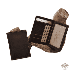 braune Ausweismappe von Jockey Club aus der Toro Kollektion. Leder aufbewahrung für Kreditkarten, Ausweise, Dokumente, Pässe, Fahrzeugschein; Schaltfläche