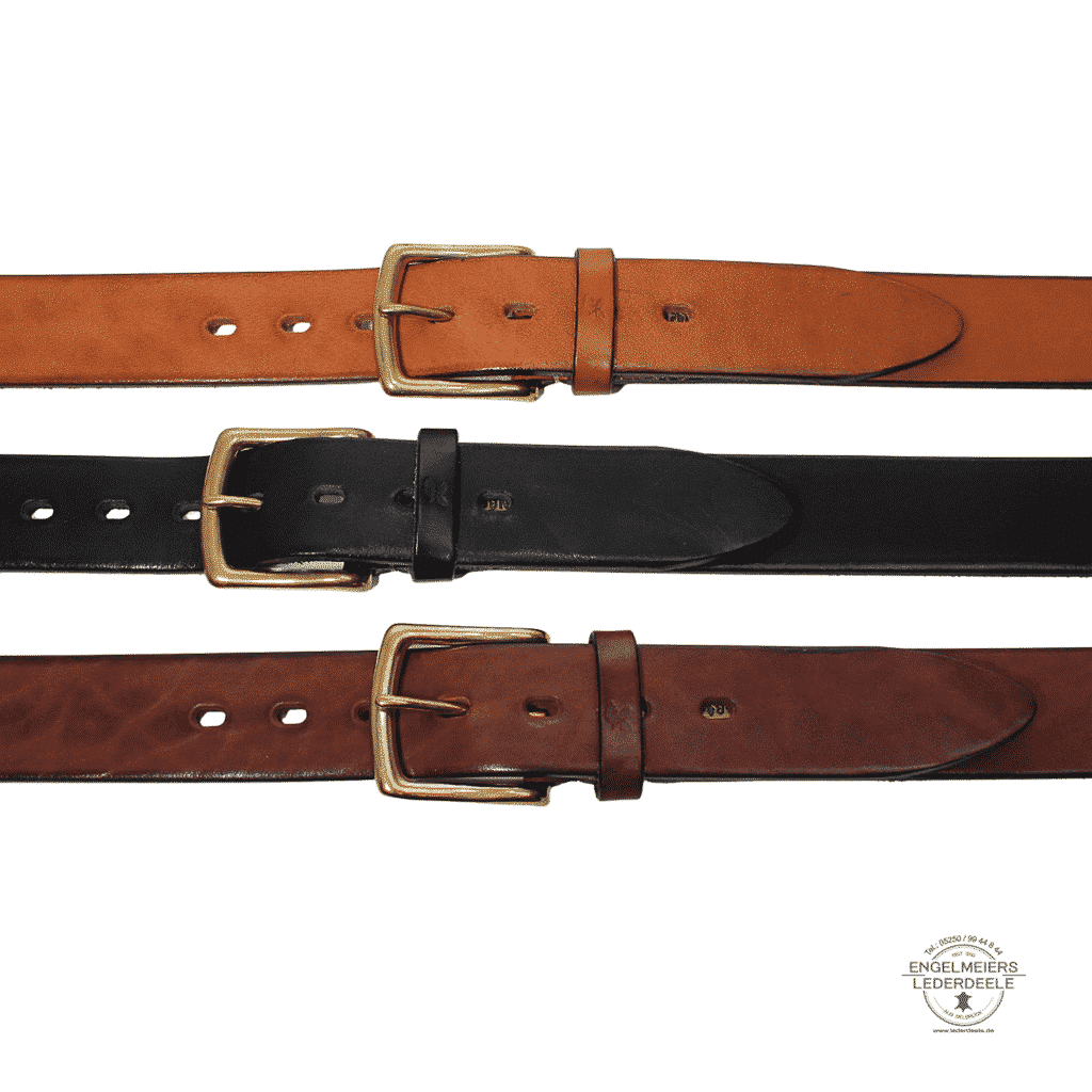 Gürtel Blake von Green Belts mit Messingschließe. Leder Gürtel in der Farbe Cognac, Braun und Schwarz von Lederdeele Engelmeier Delbrück. Gruppenansicht Dornschließe