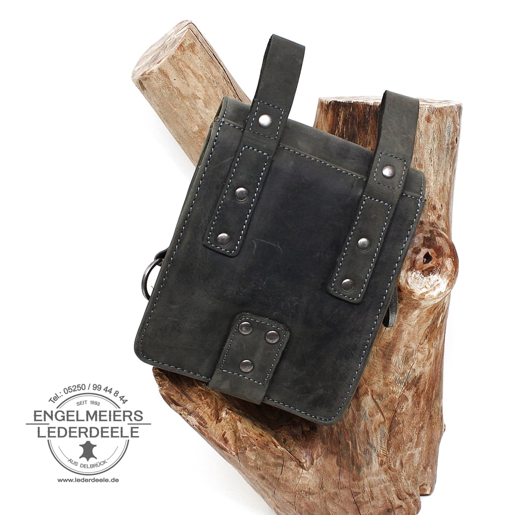 Gürteltasche Rolf von Green Burry in der Farbe schwarz. Kleine Biker Ledertasche mit Gürtelschlaufe, Ansicht Rückseite. Lederdeele Engelmeier aus Delbrück