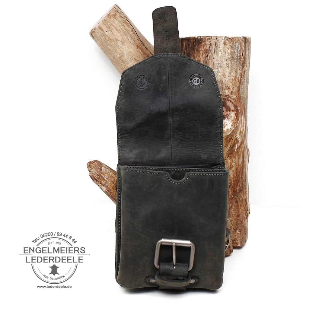 Gürteltasche Rolf von Green Burry in der Farbe schwarz. Kleine Biker Ledertasche mit Gürtelschlaufe, Innenansicht. Lederdeele Engelmeier aus Delbrück