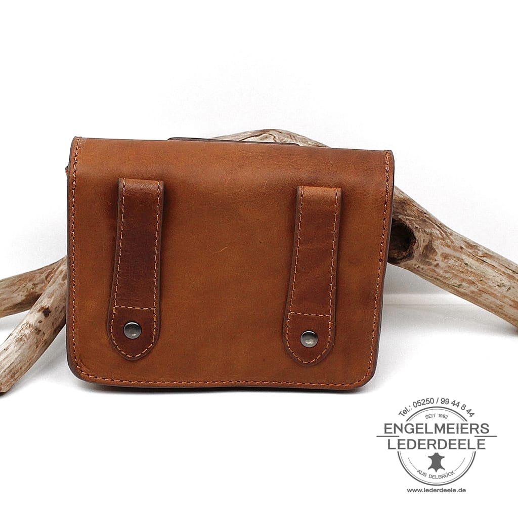 hillburry_gürteltasche_braun_lederdeele_engelmeier-04 Lederdeele Engelmeier aus Delbrück - Gürteltasche classic von Hill Burry in der Farbe braun. Kleine Leder Tasche mit Gürtelschlaufen, Ansicht Rückseite