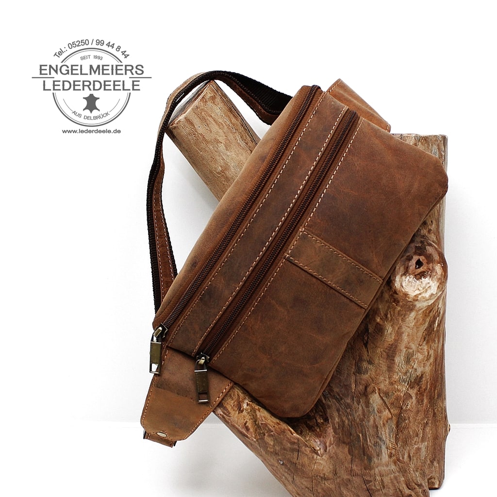 Lederdeele Engelmeiers aus Delbrück, Leder Bauchtasche Buffalo von Jockey Club in der Farbe cognac braun. Titelbild, Ansicht der Vorderseite