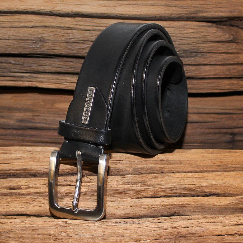 Gürtel Blake von Green Belts mit Edelstahl Schließe. Leder Gürtel in der Farbe Schwarz von Lederdeele Engelmeier Delbrück. Produktansicht