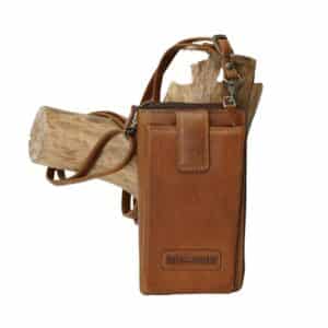 Hill Burry Handytasche mit Portemonnaie zum Umhängen. Farbe cognac braun, kleine Ledertasche für Damen. Smartphone Tasche aus Leder mit langem Tragegurt. Lederdeele Engelmeier Delbrück. Vorderansicht