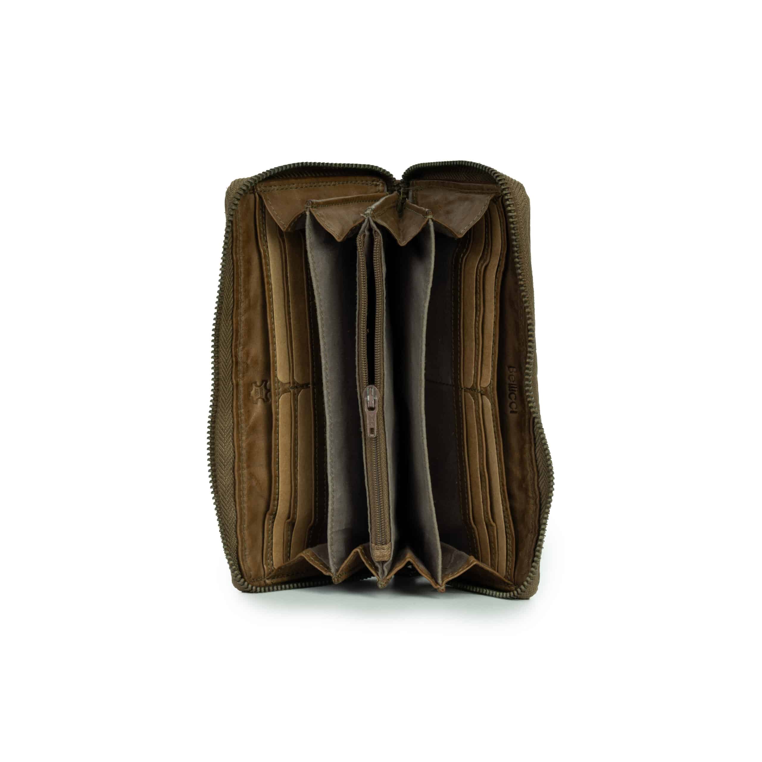 Geldbörse Bellicci Carlotta_taupe_Portemonnaie_Damen_Leder_große Damenbörse_Rindleder_Lederdeele_Delbrück_Lederwaren Ostwestfalen_04 Geldbörse Carlotta von Bellicci. Langes Portemonnaie für Damen mit geflochtener Oberfläche. Verarbeitet aus pflanzlich gegerbtes Rindleder und Baumwolle. Slow Fashion Produkt, nachhaltiges Leder. Farbe taupe. Ansicht Innenfächer