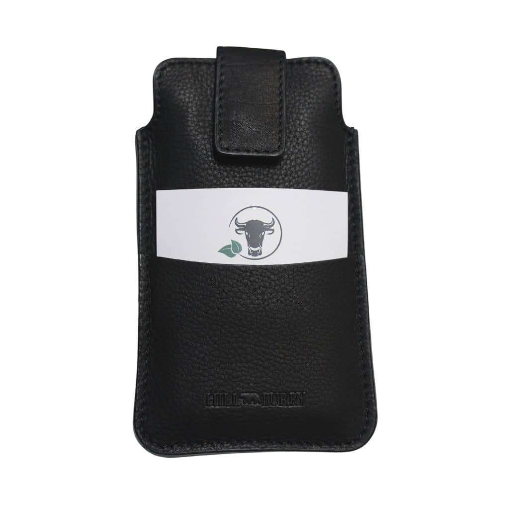 Hill Burry Gürteltasche Phone_schwarz_Smartphone_Handytasche Gürtel_Leder_Rindleder_Lederdeele Engelmeier_Delbrück_Lederwaren Ostwestfalen_04 Gürteltasche Phone von Hill Burry in der Farbe schwarz. Kleine Rindleder Tasche mit Gürtelschlaufe. Geeignet für Smartphone, Handy. Ansicht Vorderseite mit Steckfach von Lederdeele Engelmeier aus Delbrück