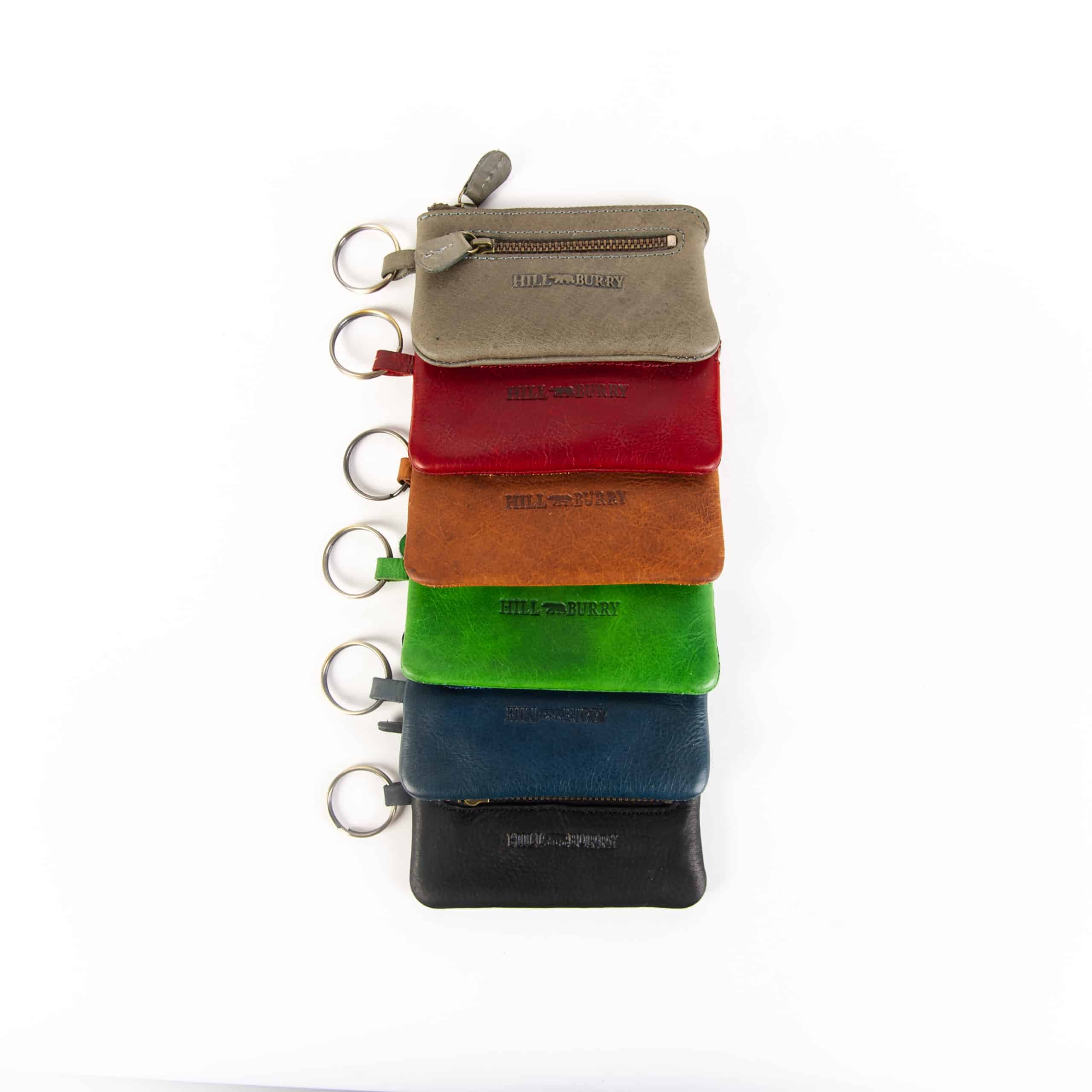 Schlüsseletui Classic von Hill Burry_Kleine Schlüsseltasche aus Leder_Lederetui Rindleder_Lederwaren Ostwestfalen_Lederdeele Delbrück_01 Schlüsseletui Classic von Hill Burry. Kleine Schlüsseltasche aus Leder. Slow Fashion Rindleder. Lederwaren Ostwestfalen. Lederdeele Delbrück. Gruppenbild