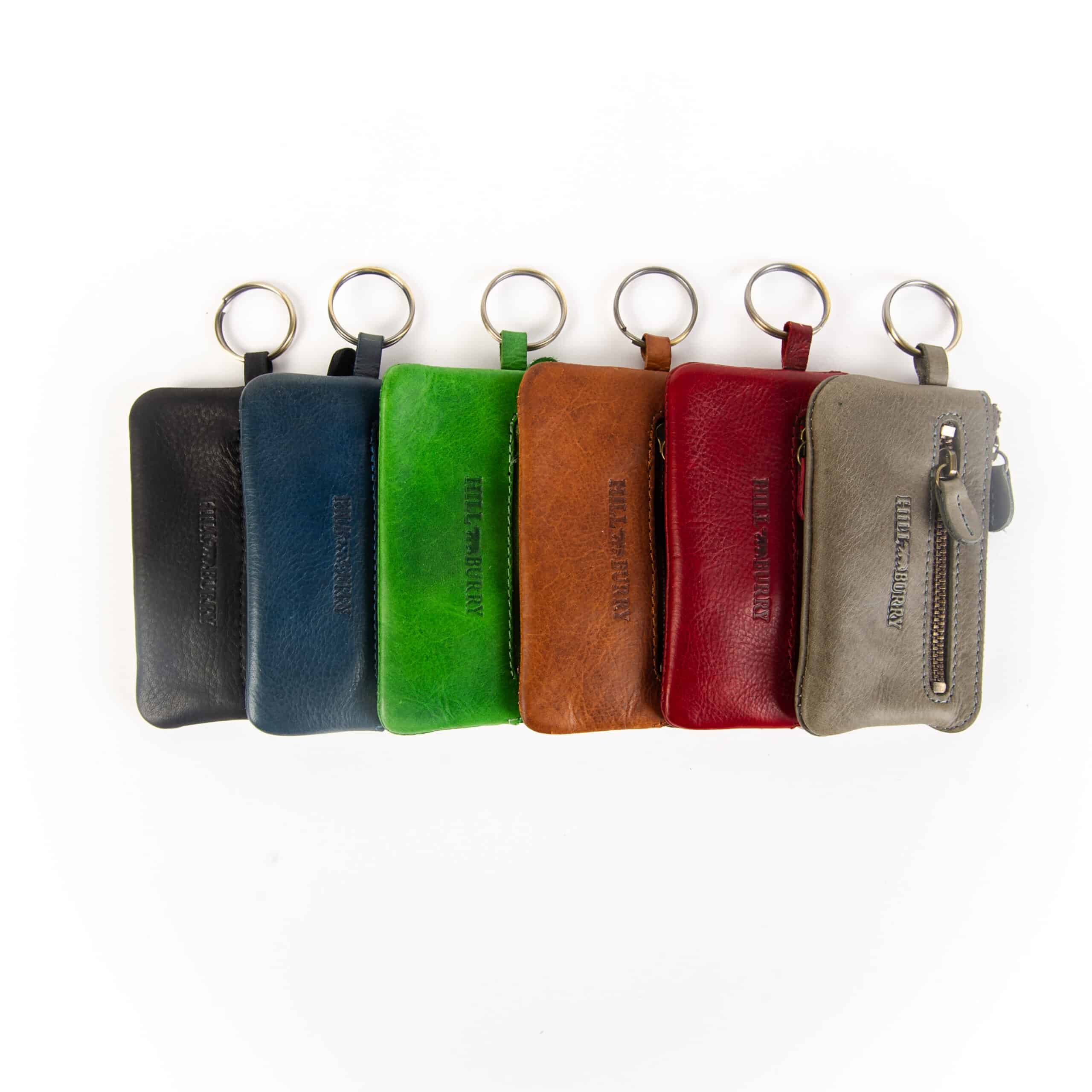Schlüsseletui Classic von Hill Burry_Kleine Schlüsseltasche aus Leder_Lederetui Rindleder_Lederwaren Ostwestfalen_Lederdeele Delbrück_02 Schlüsseletui Classic von Hill Burry. Kleine Schlüsseltasche aus Leder. Slow Fashion Rindleder. Lederwaren Ostwestfalen. Lederdeele Delbrück. Gruppenbild