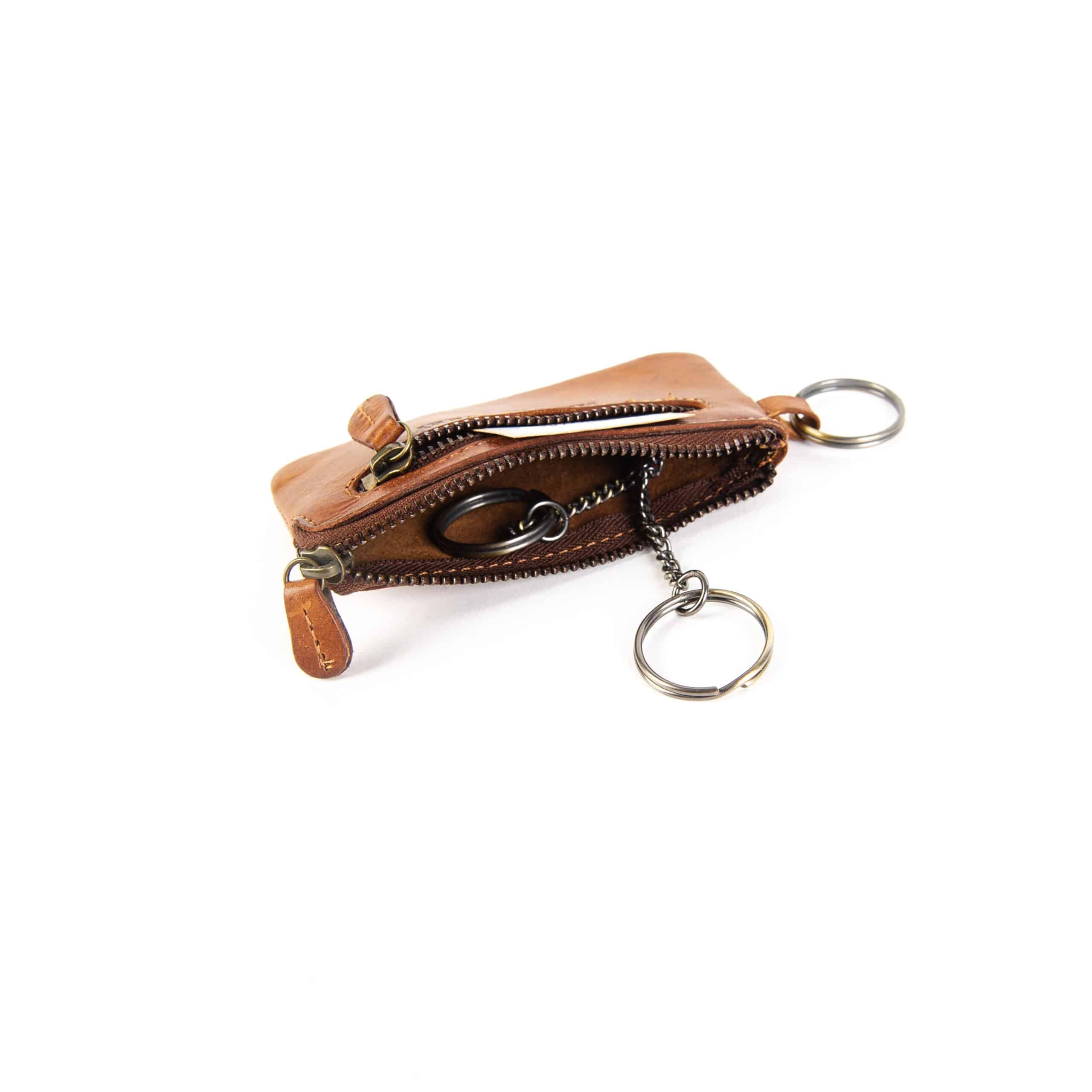Schlüsseletui Classic von Hill Burry_braun_Kleine Schlüsseltasche aus Leder_Lederetui Rindleder_Lederwaren Ostwestfalen_Lederdeele Delbrück_03 Schlüsseletui Classic von Hill Burry. Kleine Schlüsseltasche aus Leder. Slow Fashion Rindleder. Farbe braun. Lederwaren Ostwestfalen. Lederdeele Delbrück. Ansicht Innenansicht Schlüsselringe