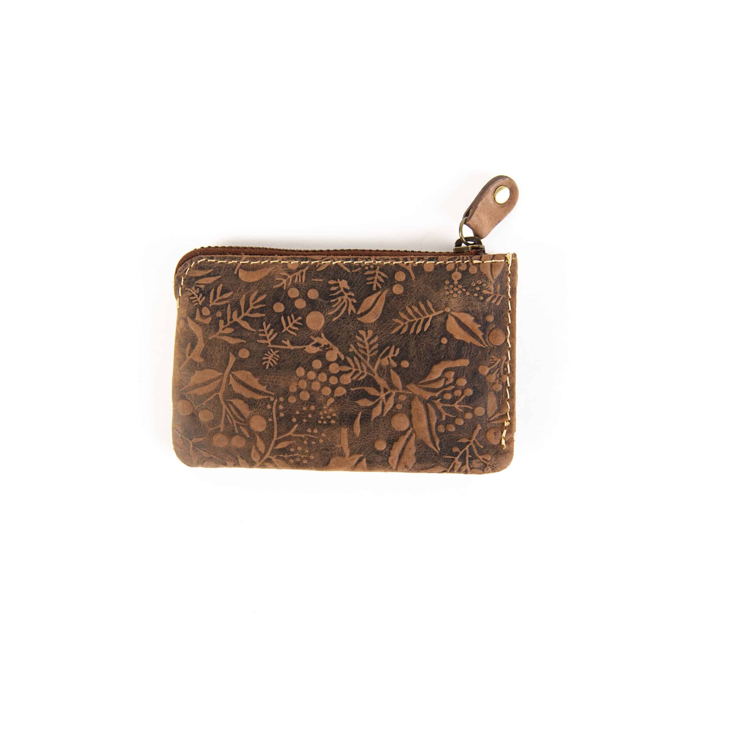Schlüsseletui Hill Burry Floral. braun. Schlüsseltasche mit Blumenmuster aus Leder. Ledertasche für Schlüssel. Lederdeele Delbrück. Lederwaren Ostwestfalen_04 Schlüsseletui von Hill Burry Floral. Schlüsseltasche aus Leder mit Blumenmuster. Kleines Lederetui für Schlüssel. Farbe braun. Lederwaren Ostwestfalen. Lederdeele Delbrück. Ansicht Rückseite