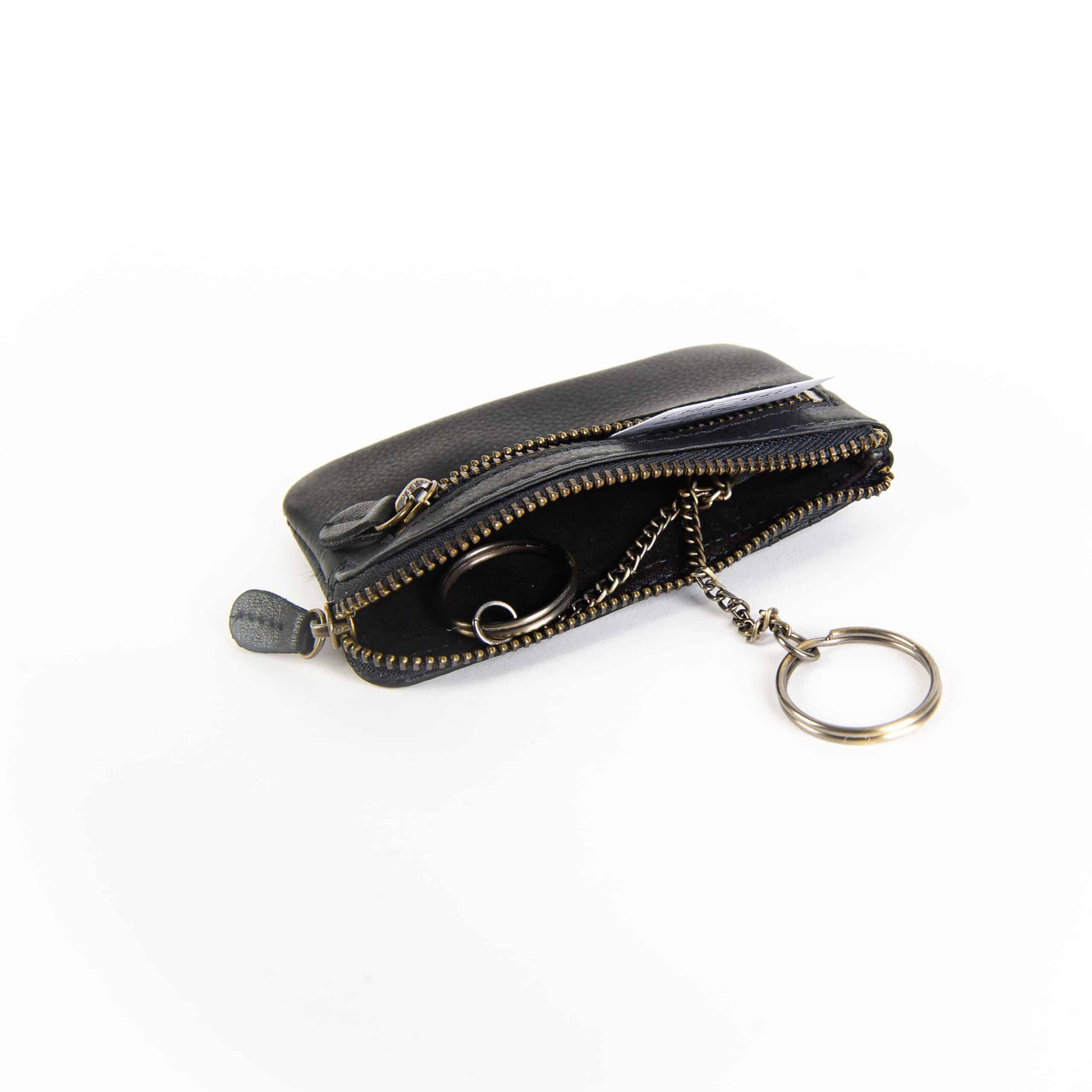 Schlüsseletui von Hill Burry mit Karten aus Leder. Kleines Lederetui für Schlüssel und Kreditkarten. Etui mit Kartenfächer. Slow Fashion Rindleder. Farbe schwarz. Lederwaren Ostwestfalen. Lederdeele Delbrück. Ansicht Innenansicht zwei Schlüsselringe