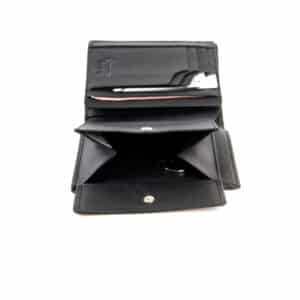 Esquire Logo Hochformatbörse für Herren mit einem Ausleger. Schwarze Geldbörse mit RFID Schutz und Geheimfach. Elegantes Portemonnaie aus Rindleder, Napa Leder. Lederwaren Ostwestfalen, Lederdeele aus Delbrück. Ansicht Münzfach