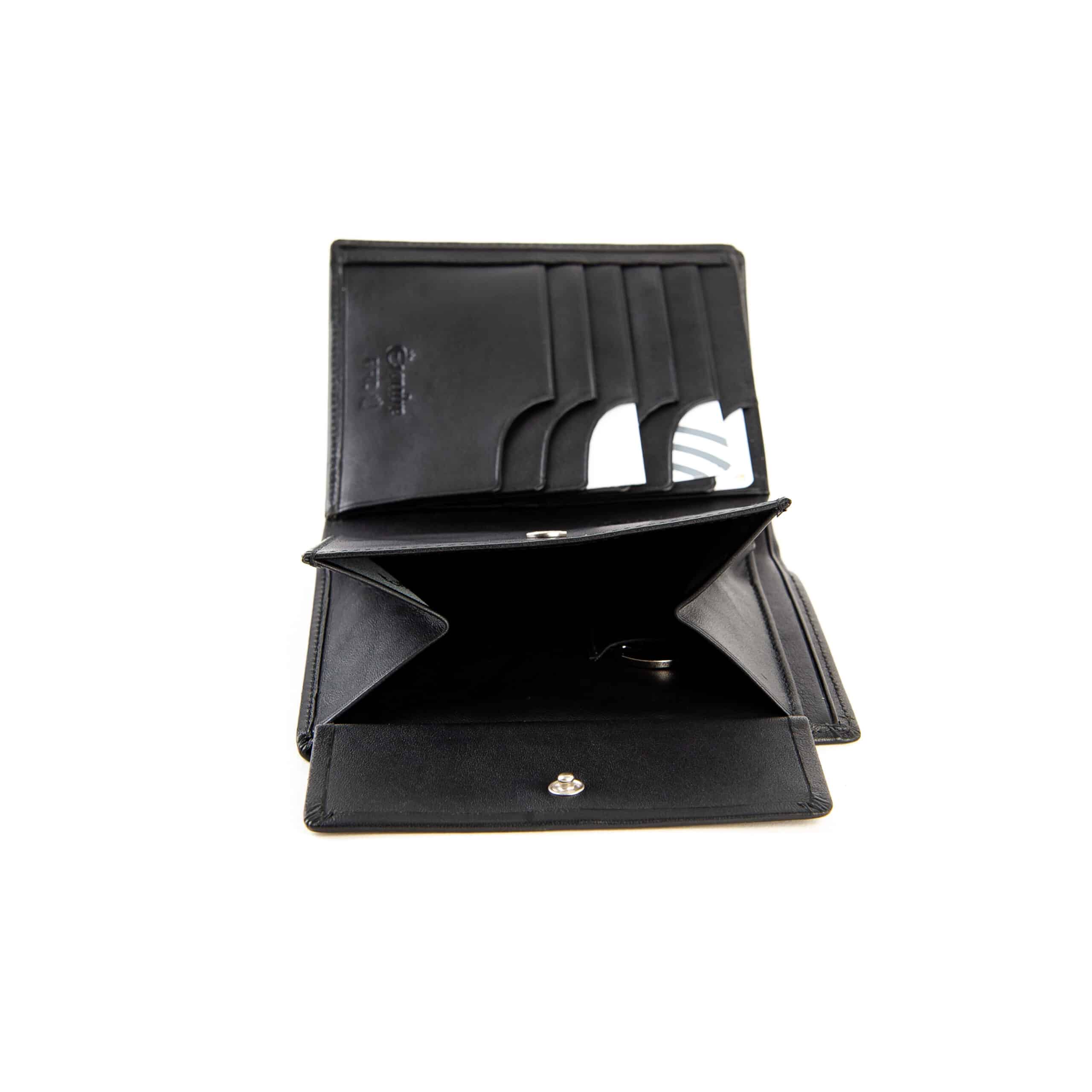 Esquire_Hochformatbörse_Logo_Portemonnaie_Herren_schwarz_RFID_patent_Echtleder_Lederwaren_Lederdeele_Delbrück_09 Esquire Logo Hochformatbörse flach. Schwarze Geldbörse für Herren mit RFID Schutz und Geheimfach. Portemonnaie aus Rindleder, Napa Leder. Lederwaren Ostwestfalen, Lederdeele aus Delbrück. Ansicht Münzfach