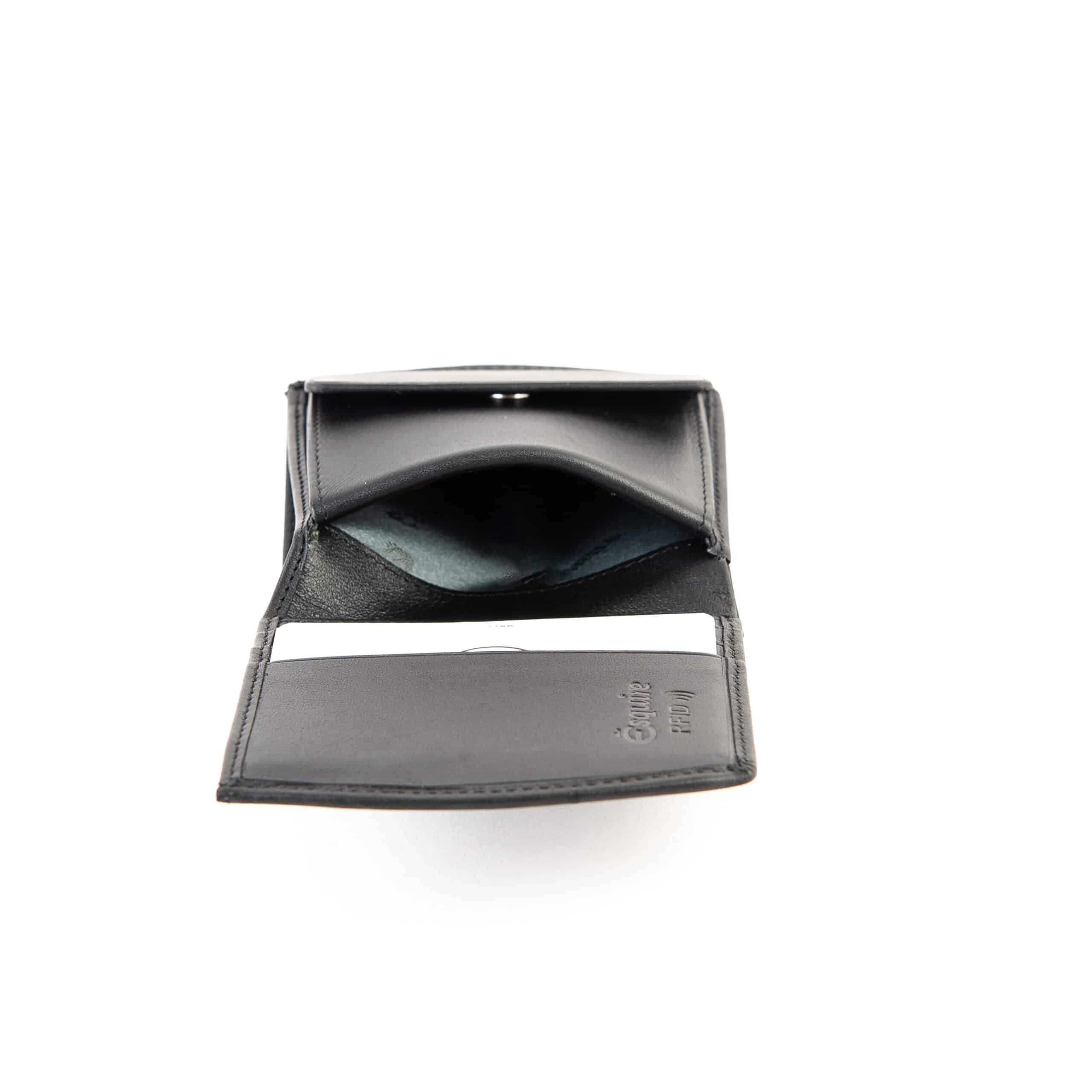 Esquire Logo Midibörse im Hochformat. Flaches Portemonnaie in Zwischengröße für Herren. Schwarze Geldbörse mit RFID Schutz, aus Rindleder, Napa Leder. Lederwaren Ostwestfalen, Lederdeele aus Delbrück. Ansicht Steckfach