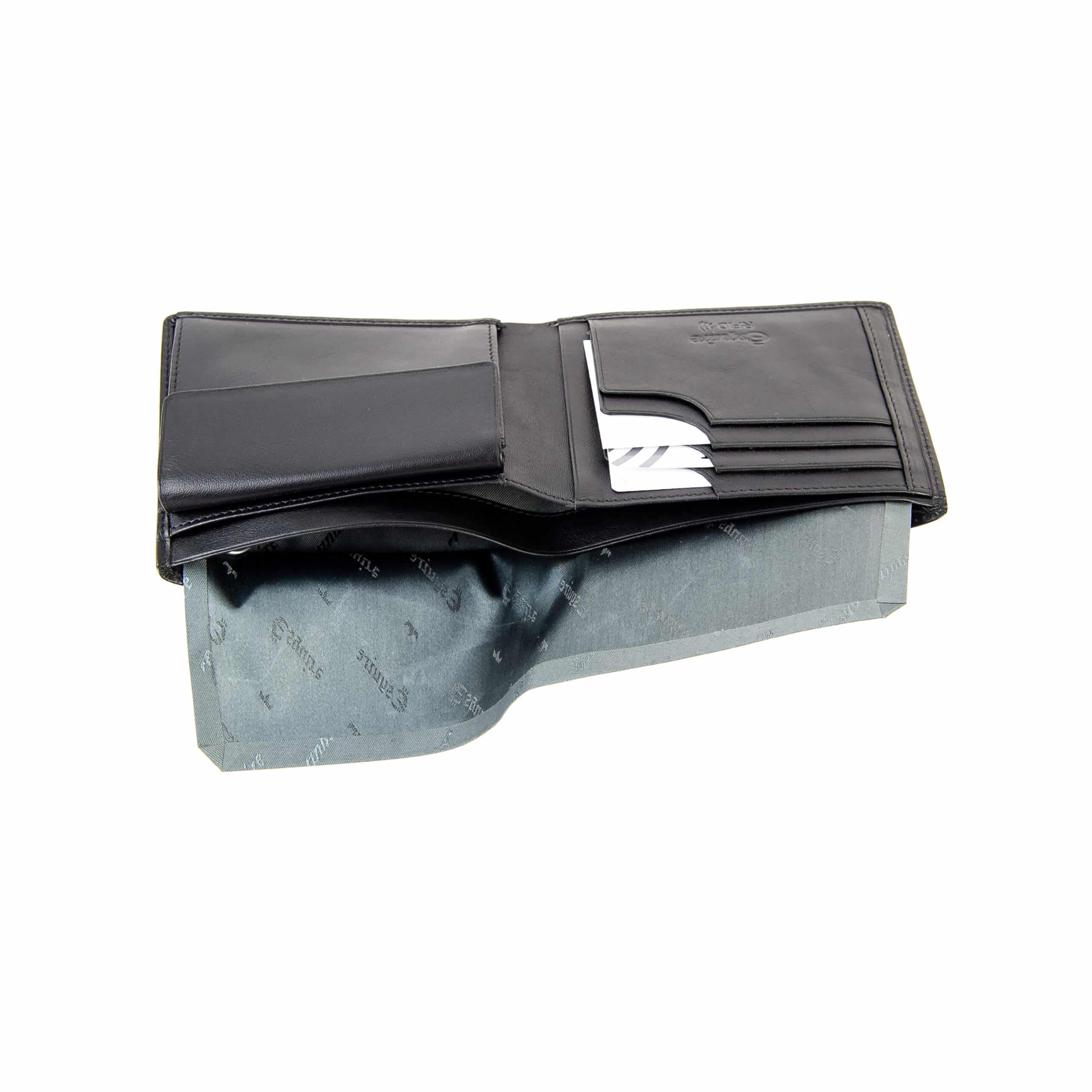 Esquire Logo Querformatbörse flach. Schwarze Geldbörse für Herren mit RFID Schutz und Geheimfach. Portemonnaie aus Rindleder, Napa Leder. Lederwaren Ostwestfalen, Lederdeele aus Delbrück. Ansicht Geheimfach