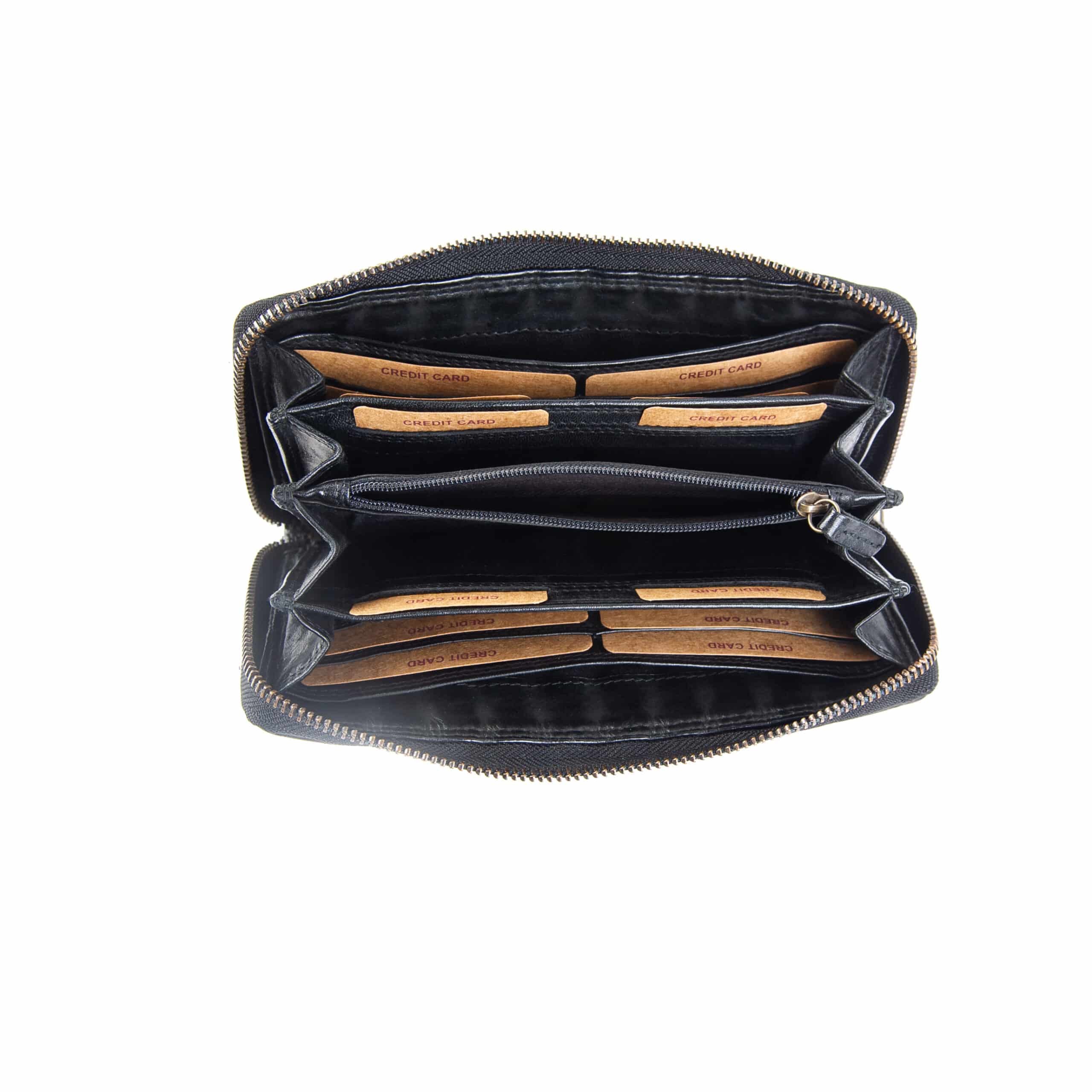 Große Geldbörse Damen_Nieten_Hill Burry_schwarz_Portemonnaie_Leder_Rindleder_RFID_Slow Fashion_Lederwaren_Lederdeele_Delbrück_03 Große Geldbörse für Damen mit Nieten. Leder Portemonnaie mit Reißverschluss von Hill Burry. Geöltes Rindler, Slow Fashion. Farbe schwarz. Lederwaren Ostwestfalen, Lederdeele aus Delbrück. Innenansicht