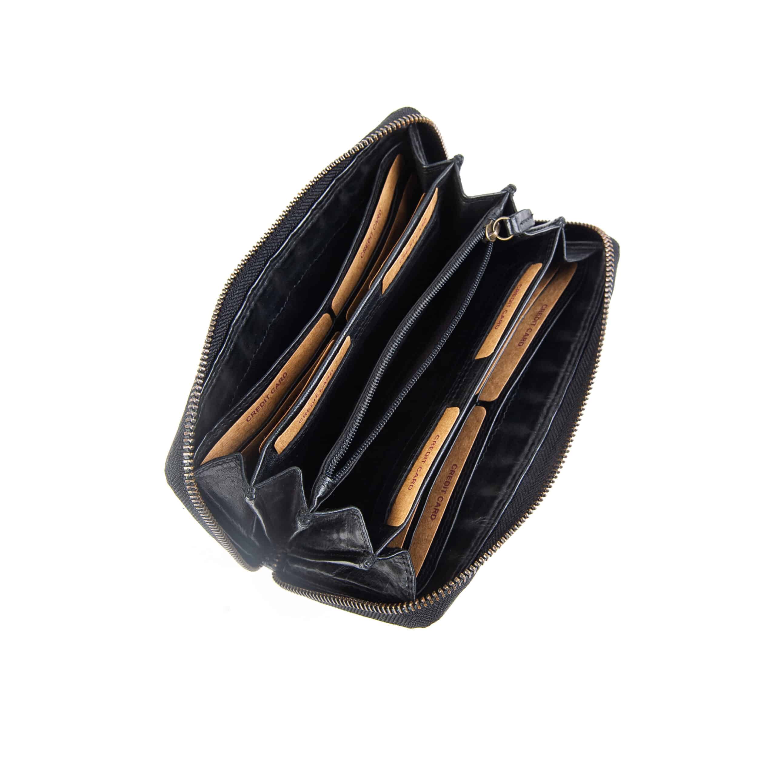 Große Geldbörse Damen_Nieten_Hill Burry_schwarz_Portemonnaie_Leder_Rindleder_RFID_Slow Fashion_Lederwaren_Lederdeele_Delbrück_05 Große Geldbörse für Damen mit Nieten. Leder Portemonnaie mit Reißverschluss von Hill Burry. Geöltes Rindler, Slow Fashion. Farbe schwarz. Lederwaren Ostwestfalen, Lederdeele aus Delbrück. Innenansicht