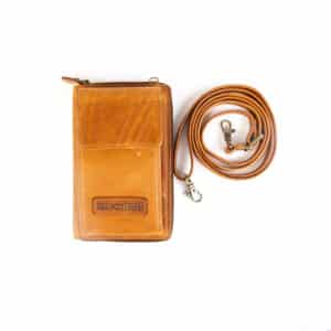 Handytasche mit Portemonnaie medium von Hill Burry. Kleine Ledertasche mit Geldbörse und Smartphone Fach zum Umhängen. Mittlere Größe mit langem Tragegurt. Rindleder, Slow Fashion. Farbe cognac. Lederwaren Ostwestfalen, Lederdeele aus Delbrück. Ansicht Vorderseite Tragegurt