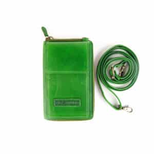 Handytasche mit Portemonnaie medium von Hill Burry. Kleine Ledertasche mit Geldbörse und Smartphone Fach zum Umhängen. Mittlere Größe mit langem Tragegurt. Rindleder, Slow Fashion. Farbe grün. Lederwaren Ostwestfalen, Lederdeele aus Delbrück. Ansicht Vorderseite Tragegurt