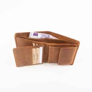Jockey Club Geldbörse klein im Hochformat. Leder Portemonnaie für Herren. Naturleder, Rindleder, Slow Fashion. Mit RFID Schutz. Farbe cognac. Lederwaren Ostwestfalen, Lederdeele aus Delbrück. Ansicht Innenansicht