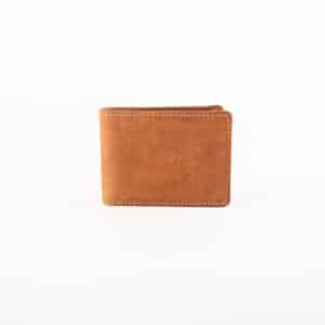 Jockey Club Geldbörse klein im Querformat. Leder Portemonnaie für Herren. Naturleder, Rindleder, Slow Fashion. Mit RFID Schutz. Farbe cognac. Lederwaren Ostwestfalen, Lederdeele aus Delbrück. Ansicht Vorderseite