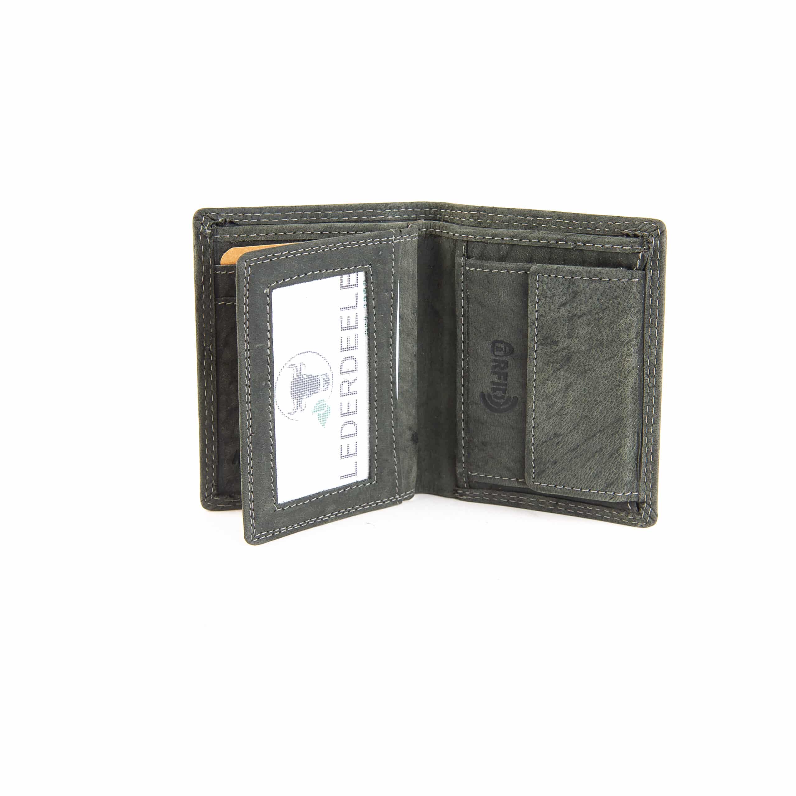 mini Geldbörse Herren im Hochformat von McLean. Kleines Leder Portemonnaie mit RFID Schutz. Naturleder, Büffelleder. Farbe schwarz. Lederwaren Ostwestfalen, Lederdeele aus Delbrück. Innenansicht