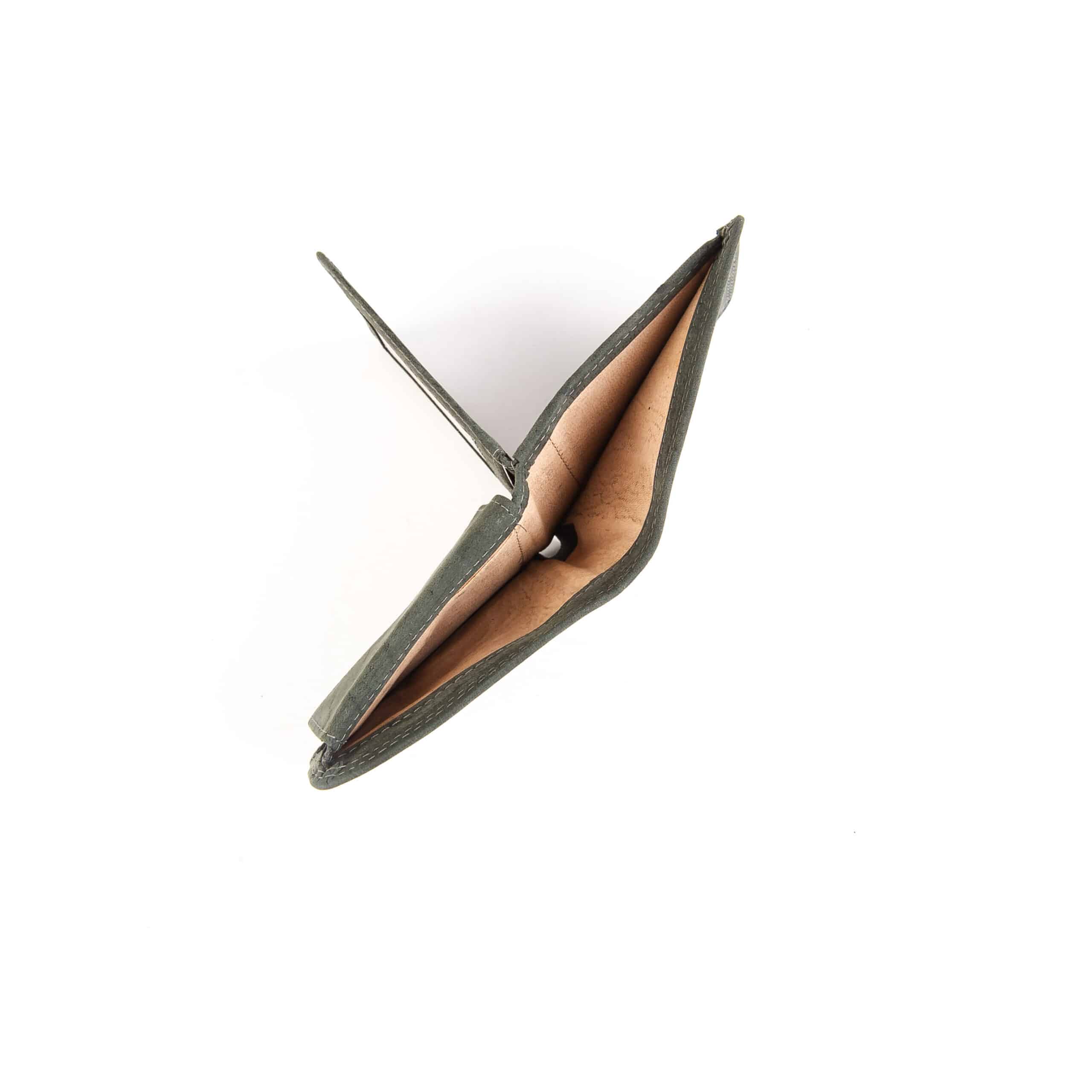 mini Geldbörse Herren im Querformat von McLean. Kleines Leder Portemonnaie mit RFID Schutz. Naturleder, Büffelleder. Farbe schwarz. Lederwaren Ostwestfalen, Lederdeele aus Delbrück. Innenansicht Scheinfach