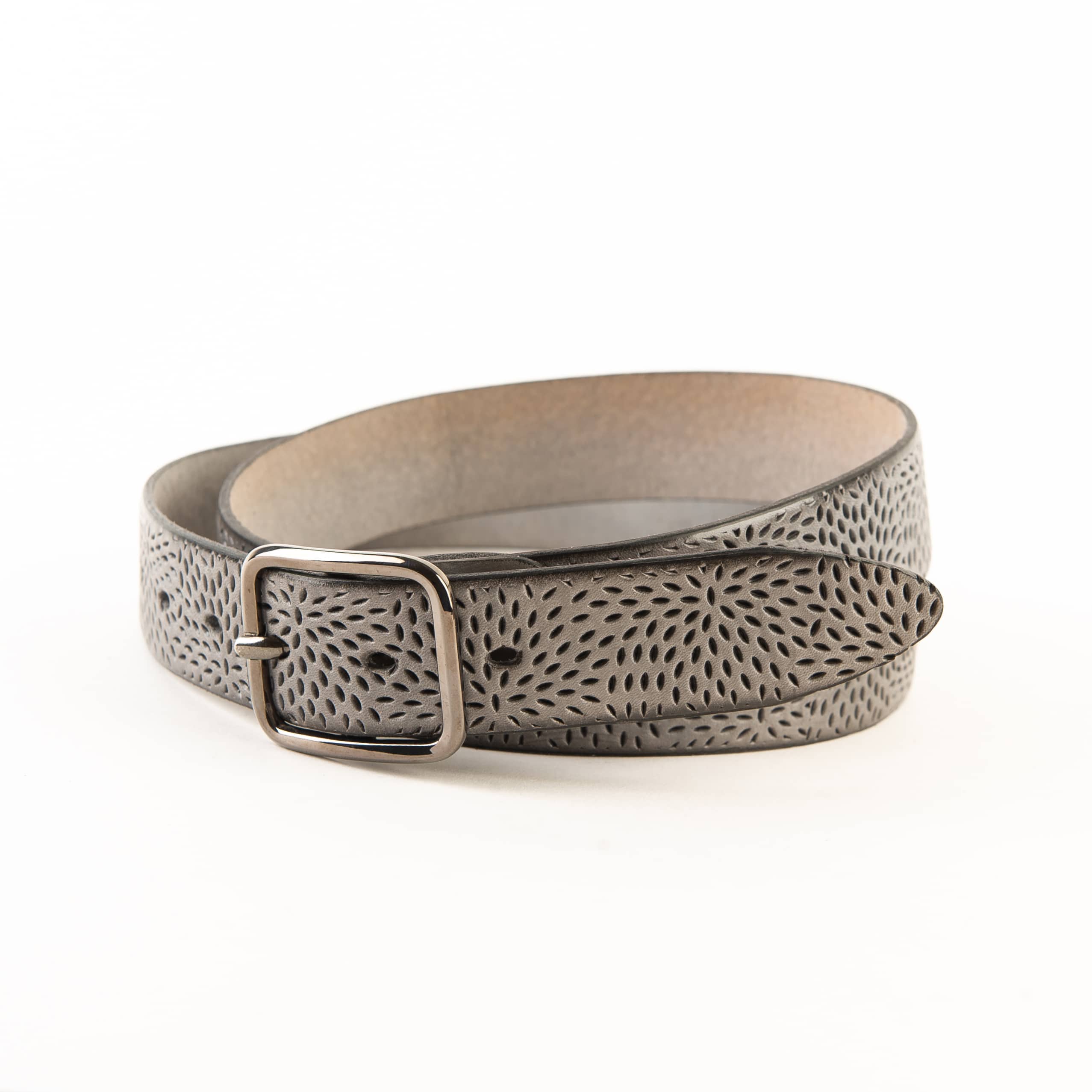 Greenbelts Damengürtel Jette, Ledergürtel für Damen aus hochwertigem Rindleder, pflanzlich gegerbt, made in Germany. Gürtel aus Leder in grau. Lederwaren in Ostwestfalen, Lederdeele aus Delbrück. Ansicht Dornschließe