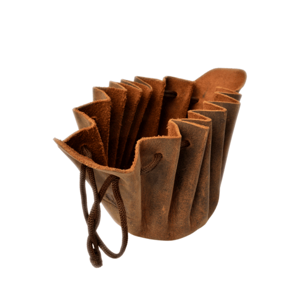 Greenburry Münzbeutel Vintage groß. Lederbeutel mit Zugband für Kleingeld und Münzen. Slow Fashion Rindleder. Gewachstes Leder. Farbe Sattelbraun. Lederwaren in Ostwestfalen, Lederdeele aus Delbrück. Ansicht Zugband