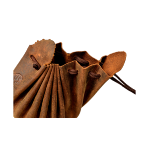 Greenburry Münzbeutel Vintage klein. Lederbeutel mit Zugband für Kleingeld und Münzen. Slow Fashion Rindleder. Gewachstes Leder. Farbe Sattelbraun. Lederwaren in Ostwestfalen, Lederdeele aus Delbrück. Ansicht Zugband