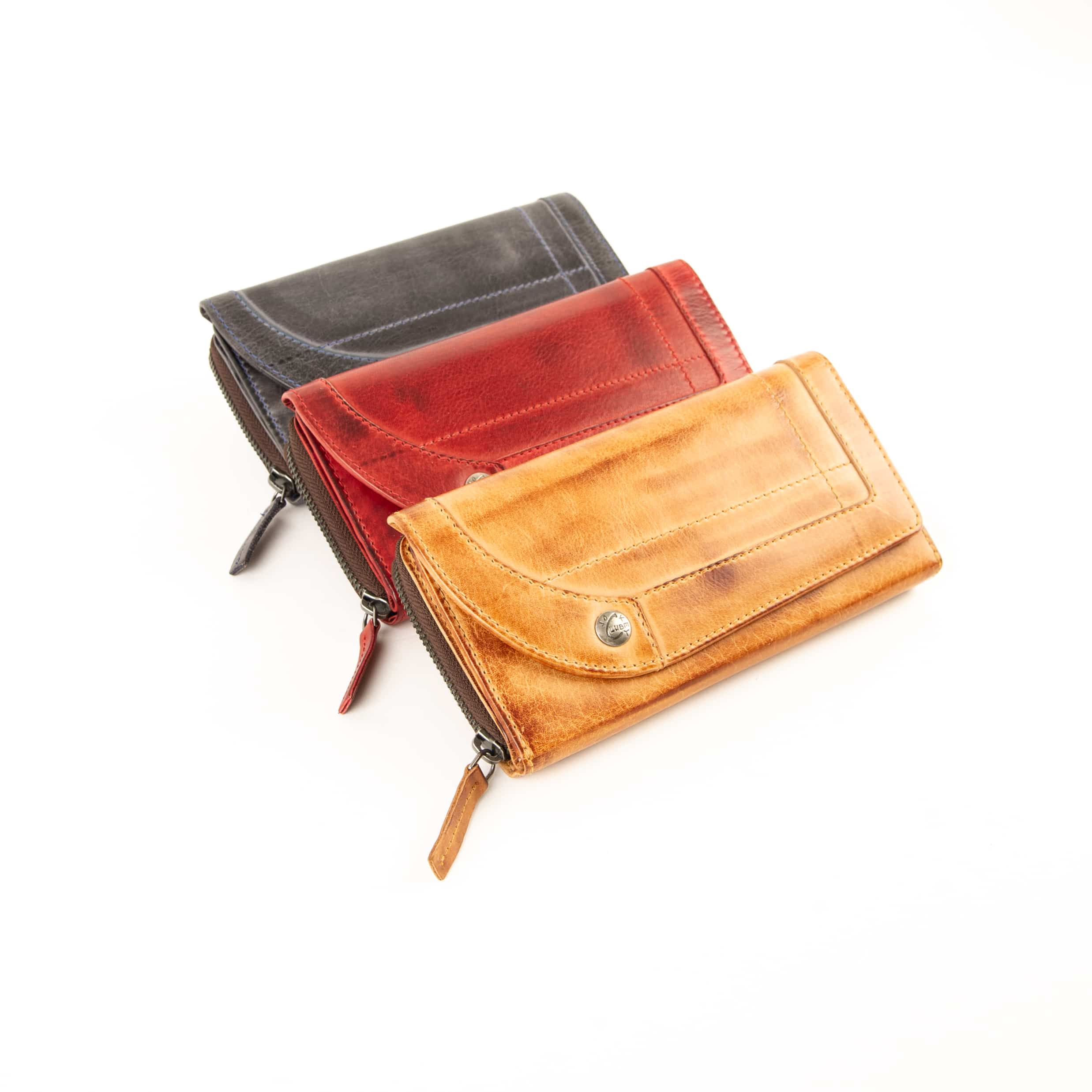 Jockey Club Damenbörse large. Leder Geldbörse mit RFID Schutz. Slow Fashion Rindleder. Lederwaren in Ostwestfalen, Lederdeele aus Delbrück. Ansicht Gruppenbild