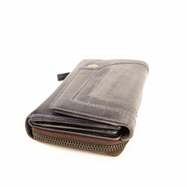 Jockey Club Damenbörse medium. Leder Geldbörse mit RFID Schutz. Slow Fashion Rindleder. Farbe blau. Lederwaren in Ostwestfalen, Lederdeele aus Delbrück. Ansicht Vorderseite