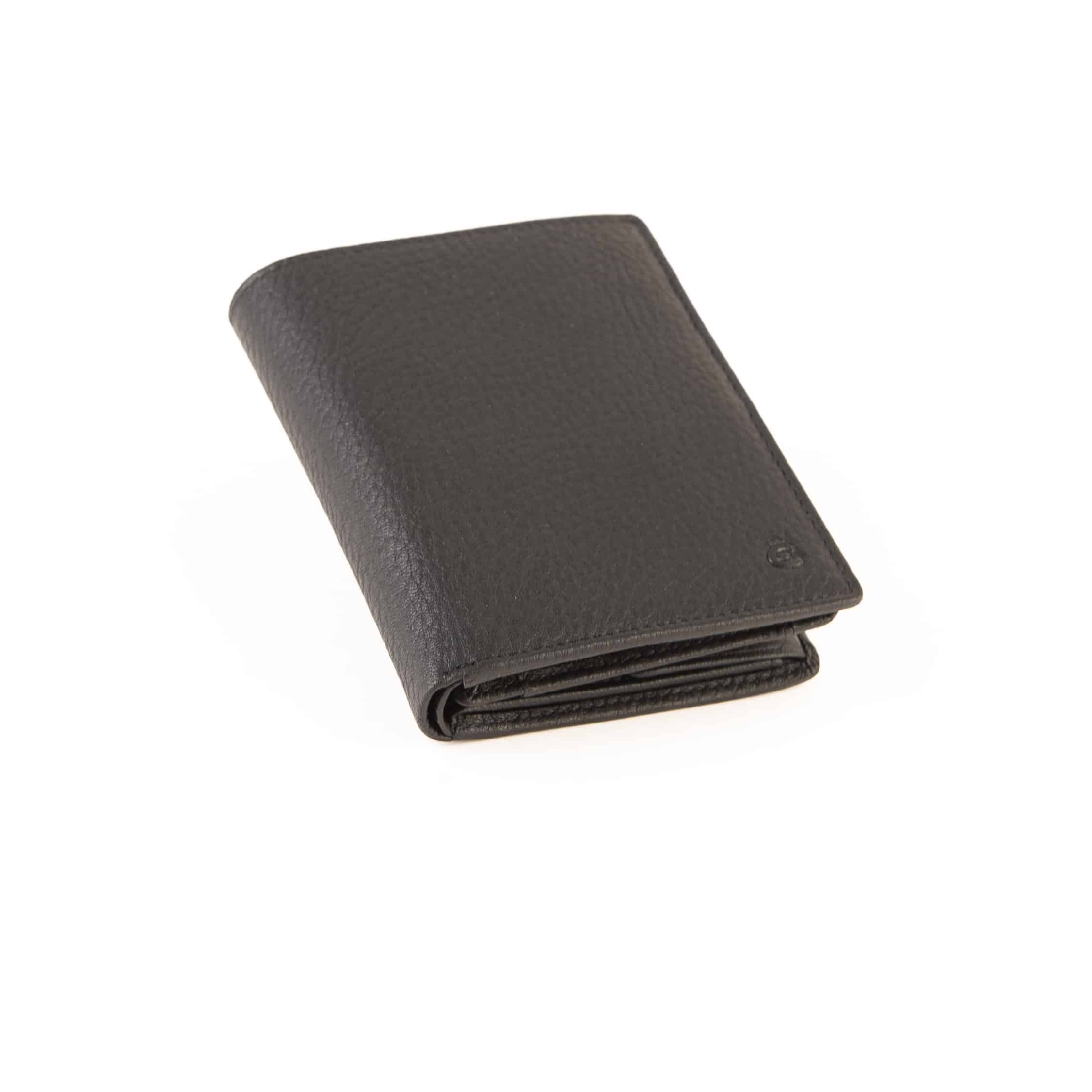 Esquire Deer Hochformatbörse Herren_schwarz_Portemonnaie_Hirschleder_exklusiv_RFID_Lederwaren Ostwestfalen_Lederdeele Delbrück_06 Esquire Deer Hochformatbörse Herren. Exklusives Portemonnaie aus weichem Hirschleder. Geldbörse mit RFID Schutz und patentiertem Card Safe System. Hochformat. Farbe schwarz. Lederwaren in Ostwestfalen, Lederdeele Delbrück. Ansicht Vorderseite