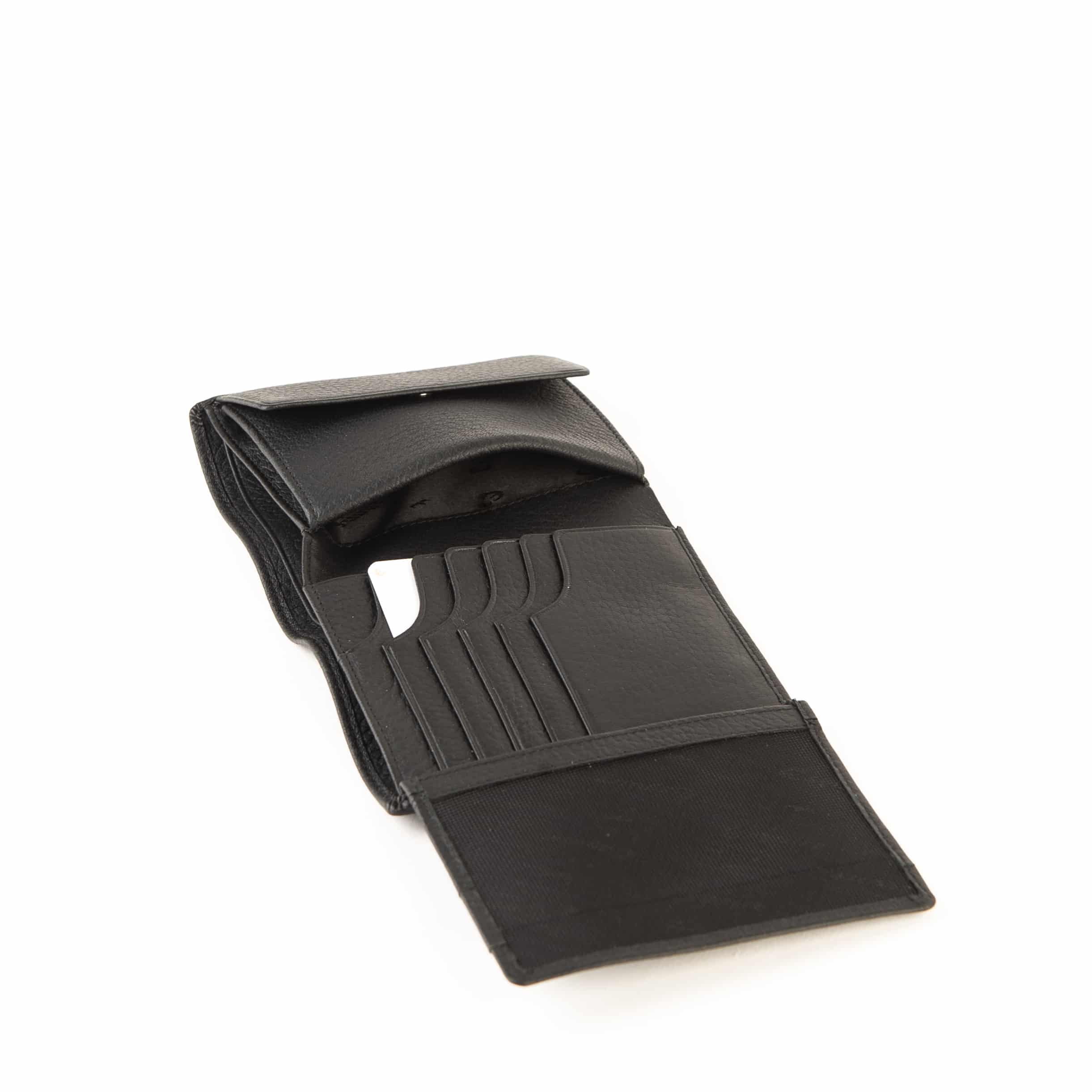 Esquire Deer Hochformatbörse Herren_schwarz_Portemonnaie_Hirschleder_exklusiv_RFID_Lederwaren Ostwestfalen_Lederdeele Delbrück_12 Esquire Deer Hochformatbörse Herren. Exklusives Portemonnaie aus weichem Hirschleder. Geldbörse mit RFID Schutz und patentiertem Card Safe System. Hochformat. Farbe schwarz. Lederwaren in Ostwestfalen, Lederdeele Delbrück. Ansicht Innenansicht