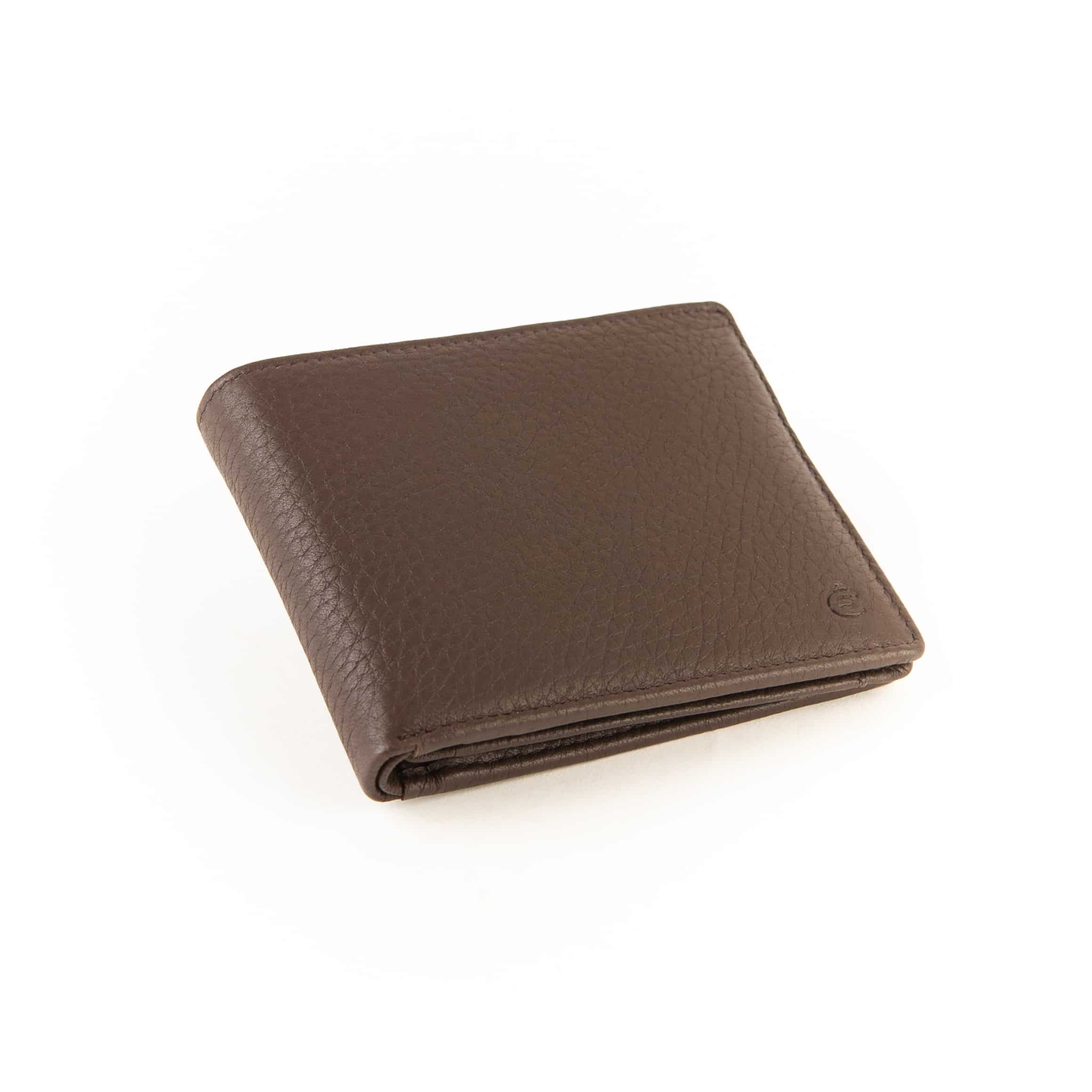 Esquire Deer Querformatbörse Herren_braun_Portemonnaie_Hirschleder_exklusiv_RFID_Lederwaren Ostwestfalen_Lederdeele Delbrück_04 Esquire Deer Querformatbörse Herren. Exklusives Portemonnaie aus weichem Hirschleder. Geldbörse mit RFID Schutz und patentiertem Card Safe System. Querformat. Farbe braun. Lederwaren in Ostwestfalen, Lederdeele Delbrück. Ansicht Vorderseite