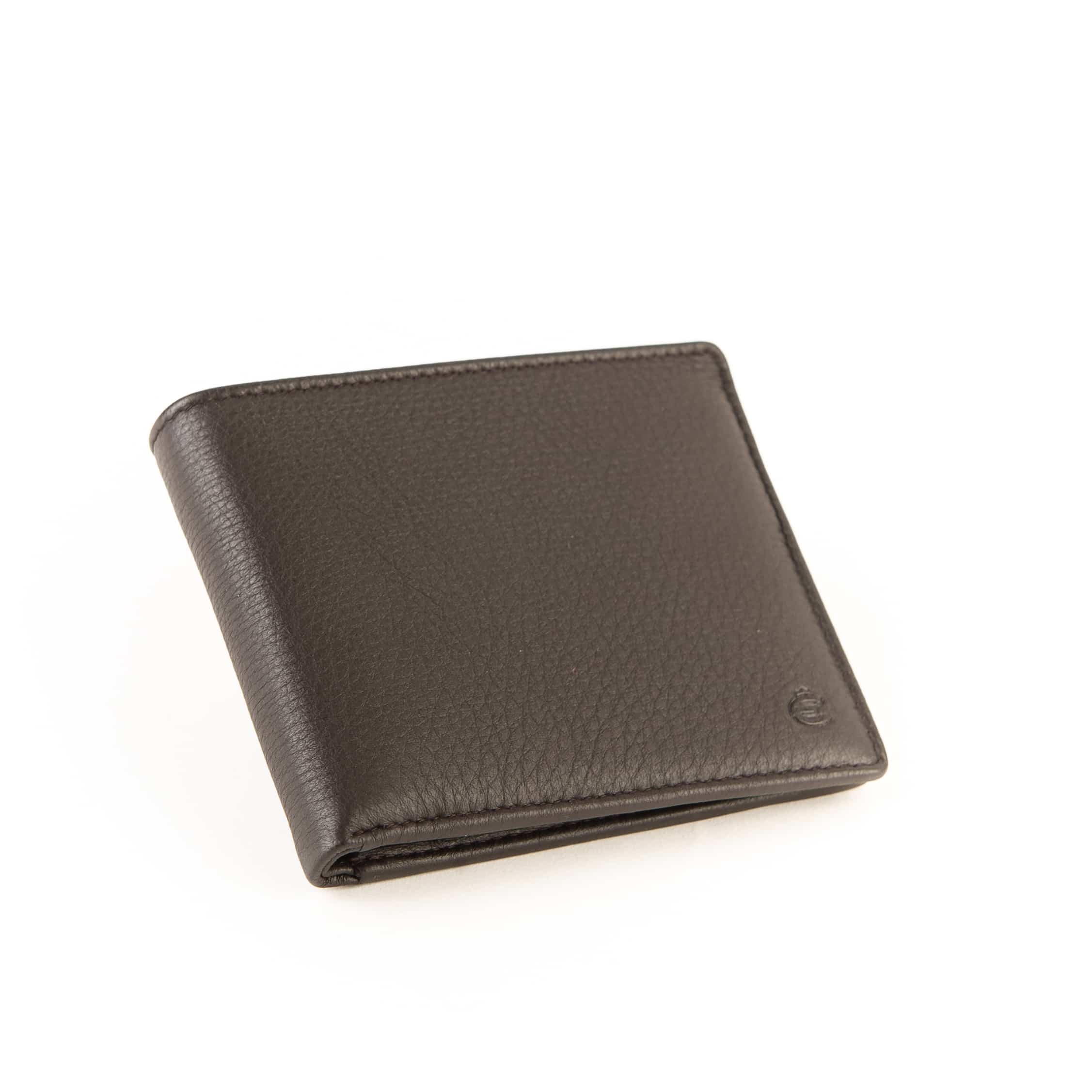 Esquire Deer Querformatbörse für Herren. Exklusives Portemonnaie aus weichem Hirschleder. Flache Geldbörse mit RFID Schutz und patentiertem Card Safe System. Querformat. Farbe braun. Lederwaren in Ostwestfalen, Lederdeele Delbrück. Ansicht Vorderseite