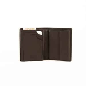Esquire Deer Zwischengröße Hochformat. Exklusives Portemonnaie aus weichem Hirschleder. Geldbörse mit RFID Schutz und patentiertem Card Safe System. Hochformatbörse Herren. Farbe braun. Lederwaren in Ostwestfalen, Lederdeele Delbrück. Ansicht Innenansicht Kartenfächer