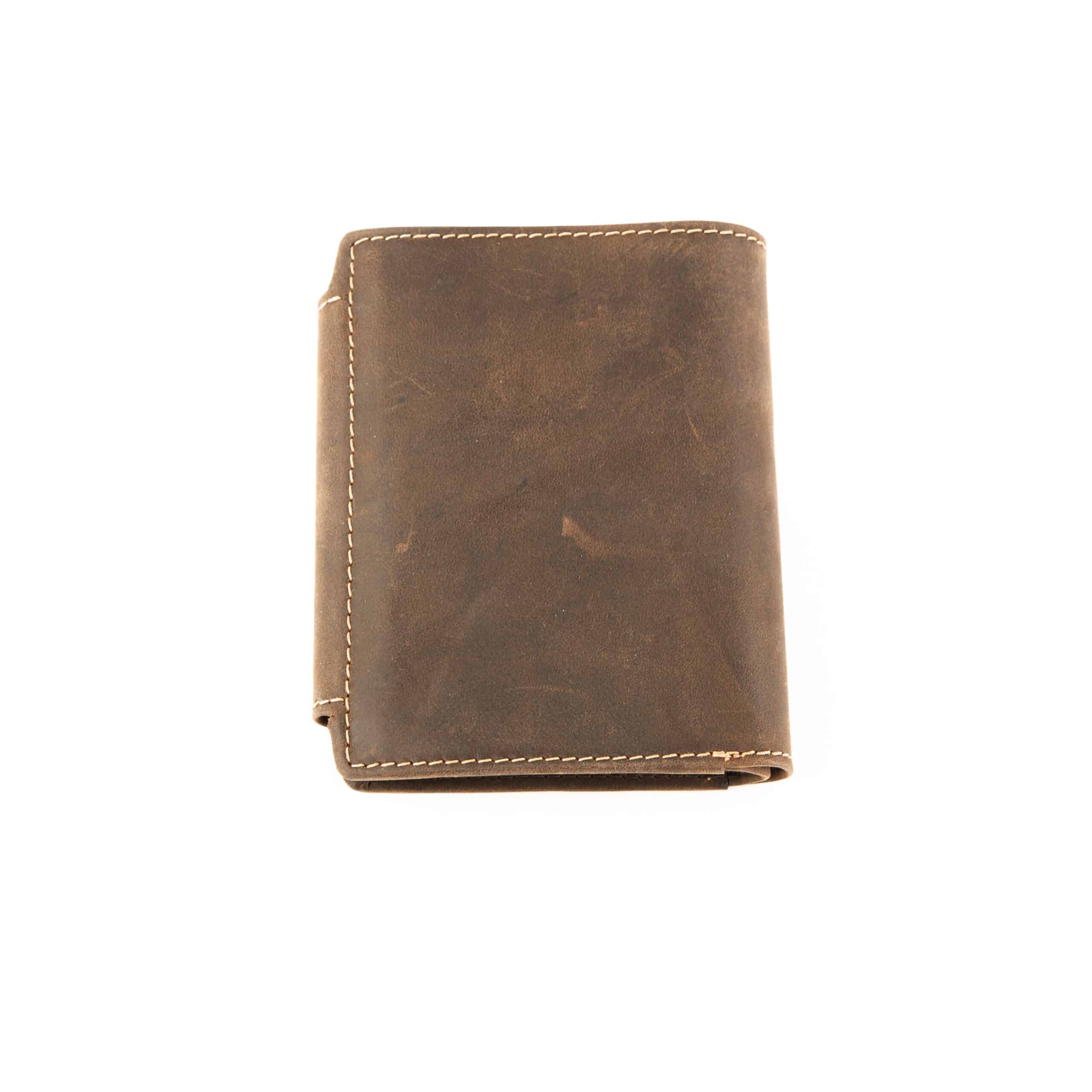 Jockey CLub Toro Kombibörse_Portemonnaie_Riegelbörse_RFID_Rindleder_Hochformat_Geldbörse_braun_Lederwaren_OstwestfalenLederdeele_Delbrück_Paderborn_03 Jockey Club Toro Kombibörse aus Rindleder. Geldbörse im Hochformat mit Innenriegel und Außenriegel. Echtleder Portemonnaie, Slow Fashion. Farbe braun. Lederwaren Ostwestfalen, Lederdeele aus Delbrück Paderborn. Ansicht Rückseite