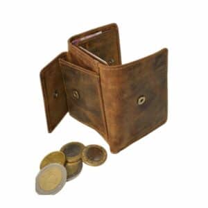 Greenburry Wickelbörse XS - Minibörse aus naturbelassenem Rindleder. Kleines Portemonnaie aus echtem Leder. Geldbörse im Vintage Look. Farbe braun, Sattelbraun. Slow Fashion Lederwaren Ostwestfalen, Lederdeele aus Delbrück Paderborn. Ansicht Außenansicht