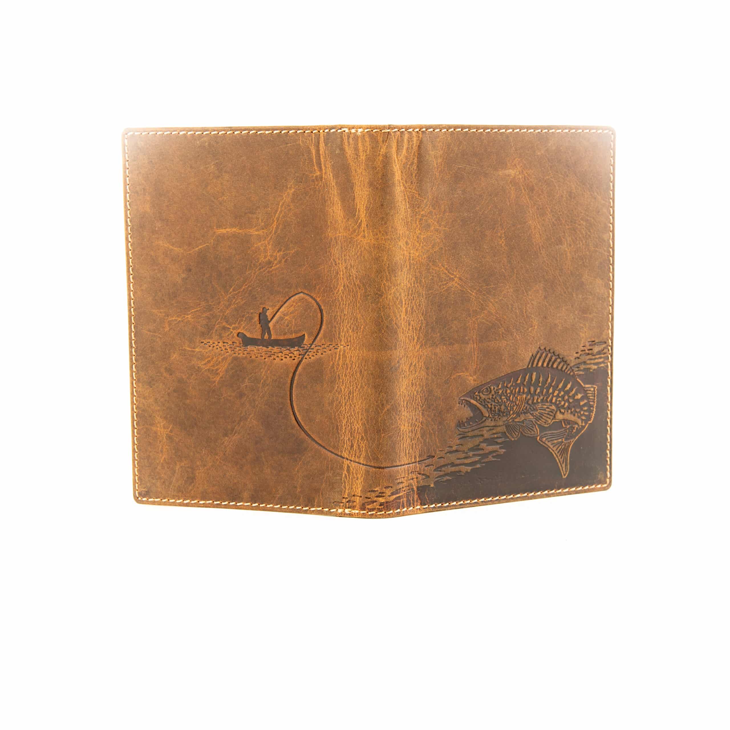 Jockey Club Brieftasche Zander. Ausweismappe aus festem Büffelleder. Natur Leder in Vintage Optik. Dokumentenmappe, Unterlagen, Angeln. Farbe Cognac Braun. Lederwaren Ostwestfalen, Lederdeele in Delbrück Paderborn. Ansicht Rückseite